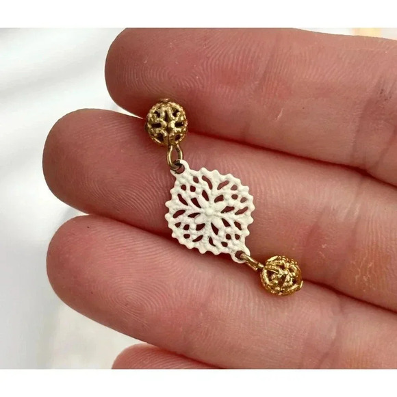 Vintage White Enamel Snowflake Gold Toned Dangle Geometric Post Back Earrings - Picture 8 of 9